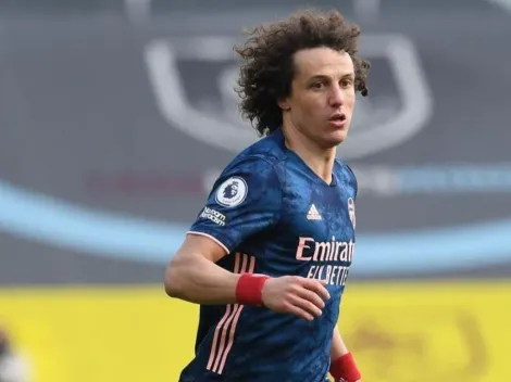 David Luiz segue membros do Flamengo no Instagram e atiça torcedores que clamam pelo #DavidLuiznoMengao