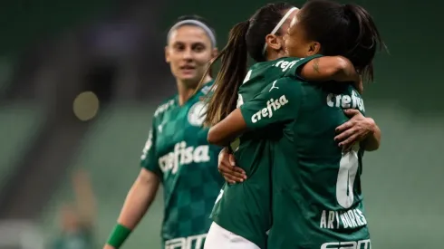Palmeiras reverteu o placar desvantajoso diante do Grêmio, nesse domingo, e se garantiu nas semifinais do Brasileirão Feminino. (Foto: Reprodução Twitter Brasileirão Neoenergia)