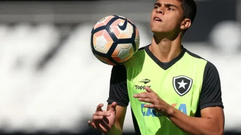 Fernando Costanza em treino do Botafogo em 2018 — Foto: Vitor Silva/SSPress/Botafogo
