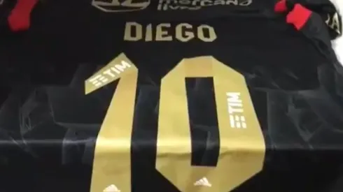 Flamengo irá estrear o seu novo terceiro uniforme neste sábado, em confronto contra o Santos, pelo Brasileirão. (Foto: Fla TV)