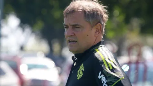 Aguirre: não quer perder jogadores importantes (Foto: Ricardo Duarte/Internacional/Divulgação)