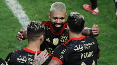 Flamengo vence o Santos por 4 x 0 e chega ao G-4 do Campeonato Brasileiro; confira os melhores momentos de mais uma goleada do Mengão. (Foto: Fernanda Luz/AGIF)