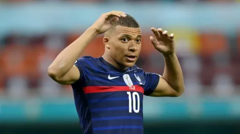 Mesmo que Mbappé não saia nessa janela, o jogador não deve renovar com PSG | Crédito: Getty Images