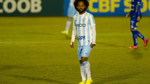 Celsinho durante partida do Londrina na Série B do Campeonato Brasileiro (Marcos Zanutto/AGIF)