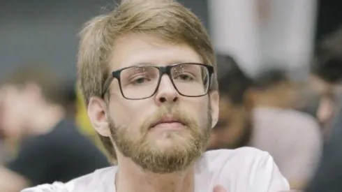 Felipe Hoffmann levou a bandeira verde amarela no lugar mais alto do pódio no PokerStars (Foto: 4Bet Poker Team)