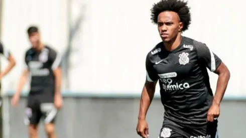 Willian durante atividade no CT Joaquim Grava (Corinthians/Reprodução)