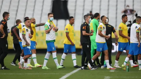 Registro da suspensão da partida. (Foto: Getty Images)