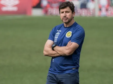 Tcheco faz a festa da torcida do Coritiba após eliminar o Athletico com o Cascavel