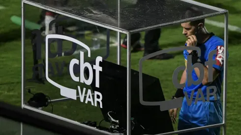 CBF alega que, por não usar a mesma quantidade de câmeras da Série A, não havia imagem para traçar a linha do impedimento (Foto: Thiago Ribeiro/AGIF)