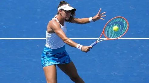 Luisa Stefani sofreu lesão no joelho e não pode terminar a partida da semifinal do US Open (Foto: Getty Images)