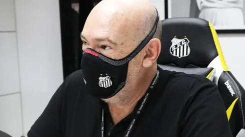 Rueda: pode contratar lateral de graça (Foto: Pedro Ernesto Guerra Azevedo/Santos FC/Divulgação)