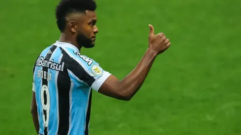 Colombiano pode ficar apenas como opção no banco de reservas (Foto: Pedro H. Tesch/AGIF)