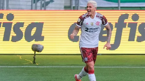 Pedro volta a marcar pelo Flamengo e comemora: "Voltando a balançar as redes. As coisas acontecem no tempo certo". (Foto: Marcello Zambrana/AGIF)