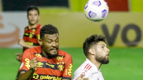 Colorado venceu o Sport por 1 a 0 na noite desta segunda-feira (13) (Foto: Rafael Vieira/AGIF)