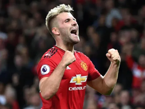 Jogador do Manchester United mostra em rede social que é adepto do poker e desafia lenda britânica do baralho