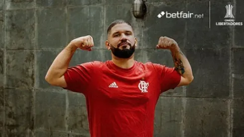 O flamenguista Guilherme negociou com manifestantes chilenos (Foto: Divulgação Betfair)