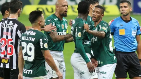 Patrick de Paula foi expulso de forma polêmica contra o Atlético-MG (Foto: Fernando Moreno/AGIF)