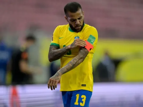 Livre no mercado, Daniel Alves recebeu seis propostas para voltar aos gramados