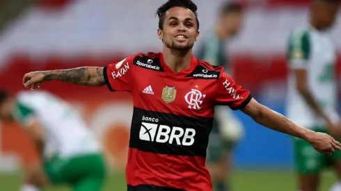 Michael comemora gol com a camisa do Flamengo (Foto: Getty Images)