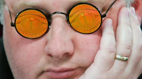 Existem muitas atitudes cringes em uma mesa de poker (Foto: Getty images)