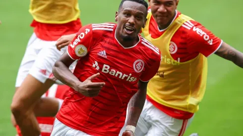 Edenilsou explicou o motivo de ter pedido para deixar o Inter neste ano (Foto: Pedro H. Tesch/AGIF)