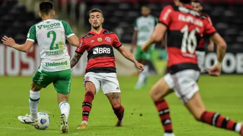 Felipe Luis e Arrascaeta estão totalmente recuperados e devem atuar na partida contra o Barcelona- EQU | Crédito: Thiago Ribeiro/AGIF