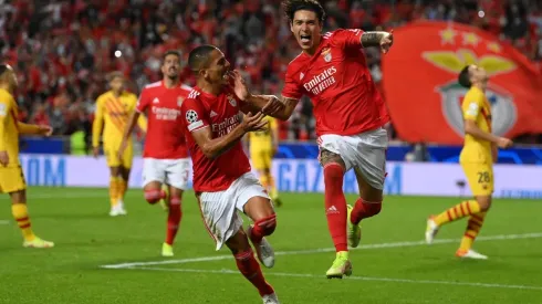 Darwin Núñez comemora um dos gols marcados diante do Barcelona (Foto: Getty Images)