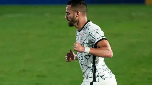 Renato Augusto classifica partida contra o Red Bull Bragantino como "um espetáculo" (Foto: Diogo Reis/AGIF)