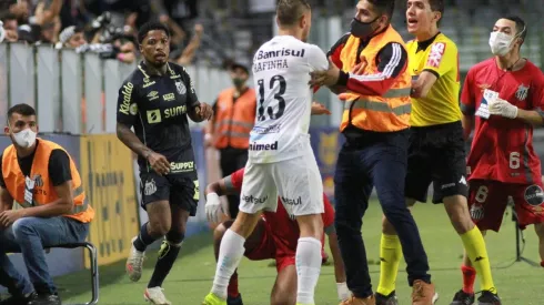 Lateral recebeu o cartão vermelho após o apito final | Crédito: Fernanda Luz/AGIF