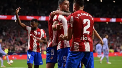 Jogadores do Atlético de Madrid, em partida contra o Barcelona (Foto: Getty Images)