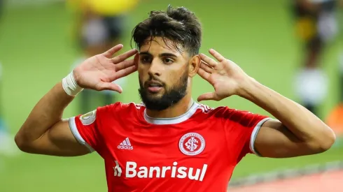 Yuri Alberto revela estar ansioso para disputar o Gre-Nal. (Foto: Pedro H. Tesch/AGIF)