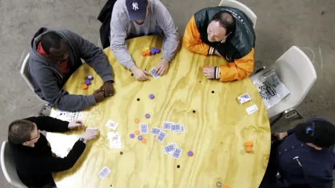 Descubra o nome de cada posição em uma mesa de poker (Foto: Getty Images)