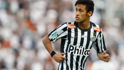 Neymar em jogo contra o Corinthians, em 2013 (Foto: Ricardo Saibun/AGIF)