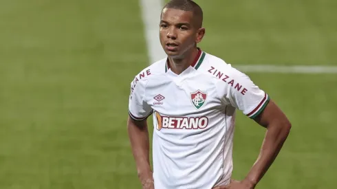 David Braz diz que Fluminense precisa pensar jogo a jogo para chegar a Libertadores (Foto: Marcello Zambrana/AGIF)