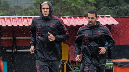 Pedro é dúvida, pois ainda sofre com dores no joelho direito | Crédito: Alexandre Vidal /CRF