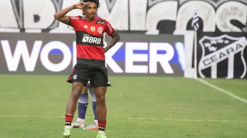 Meiões abaixados escondem a marca do patrocinador | Crédito: Kely Pereira/AGIF