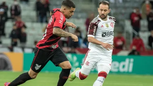 Flamengo mantém escrito sobre o Athletico-PR (Foto: Robson Mafra/AGIF)