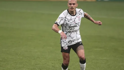 Fábio Santos, lateral-esquerdo do Corinthians (Foto: Ettore Chiereguini/AGIF)