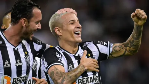 Arana comemora com Réver o gol marcado diante do Fortaleza (Foto: Getty Images)