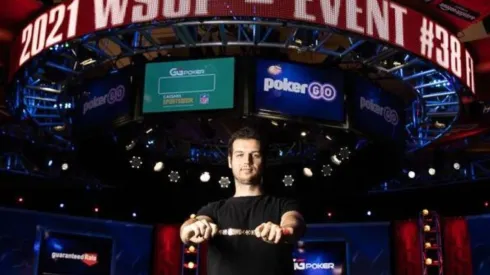 Michael Addamo conquistou o terceiro bracelete da carreira (Foto: Alec Rome/PokerNews)