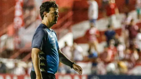 Diniz diz que empate teve sabor amargo para o Vasco (Foto: Paulo Paiva/AGIF)