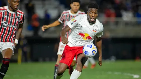 São Paulo tropeça contra o RB Bragantino e perde fora de casa pelo Brasileirão. (Foto: Diogo Reis/AGIF)