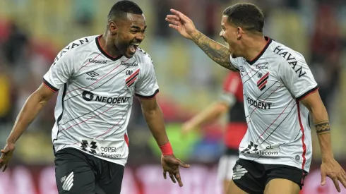 Nikão marcou os dois gols que garantiram o Athletico na final da Copa do Brasil (Foto: Thiago Ribeiro/AGIF)