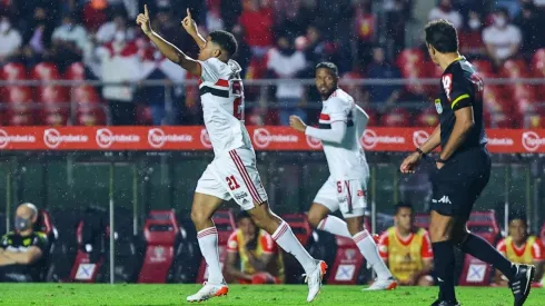 Com gol de Gabriel Sara, São Paulo vence o Inter (Foto: Marcello Zambrana/AGIF)