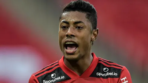 Foto: Thiago Ribeiro/AGIF - Bruno Henrique não poupou críticas a juiz após não expulsão de Kayzer por agredir Léo Pereira