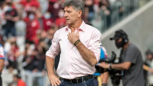 Renato não economizou críticas a arbitragem (Foto: Robson Mafra/AGIF)