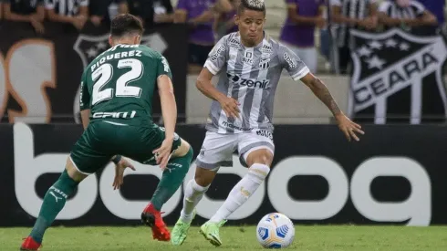 Foto: Flickr Oficial Ceará Sporting Club - Erick aplicando mais um de seus dribles, que o colocaram entre os TOP 5 melhors dribladores do mundo