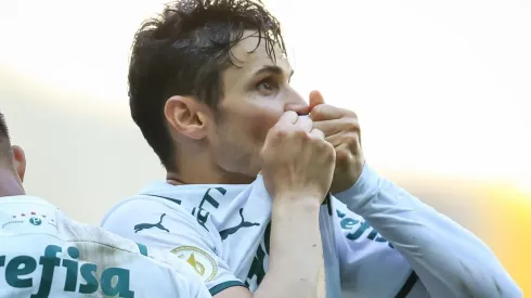 Foto: Pedro H. Tesch/AGIF - Foi autor de dois dos três gols contra o Grêmio