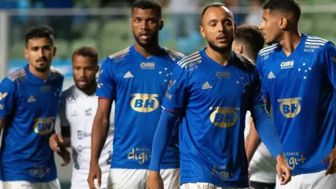 Cruzeiro está dois pontos à frente da zona de rebaixamento (Foto: Fernando Moreno/AGIF)