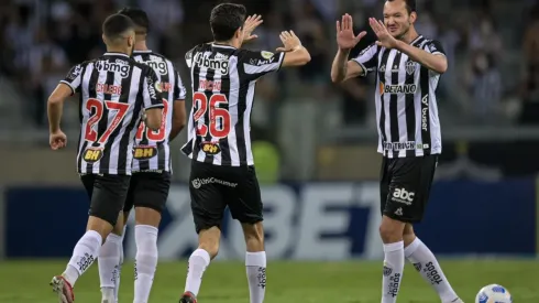 Jogadores do Galo comemoram gol pelo Brasileirão (Foto: Getty Images)